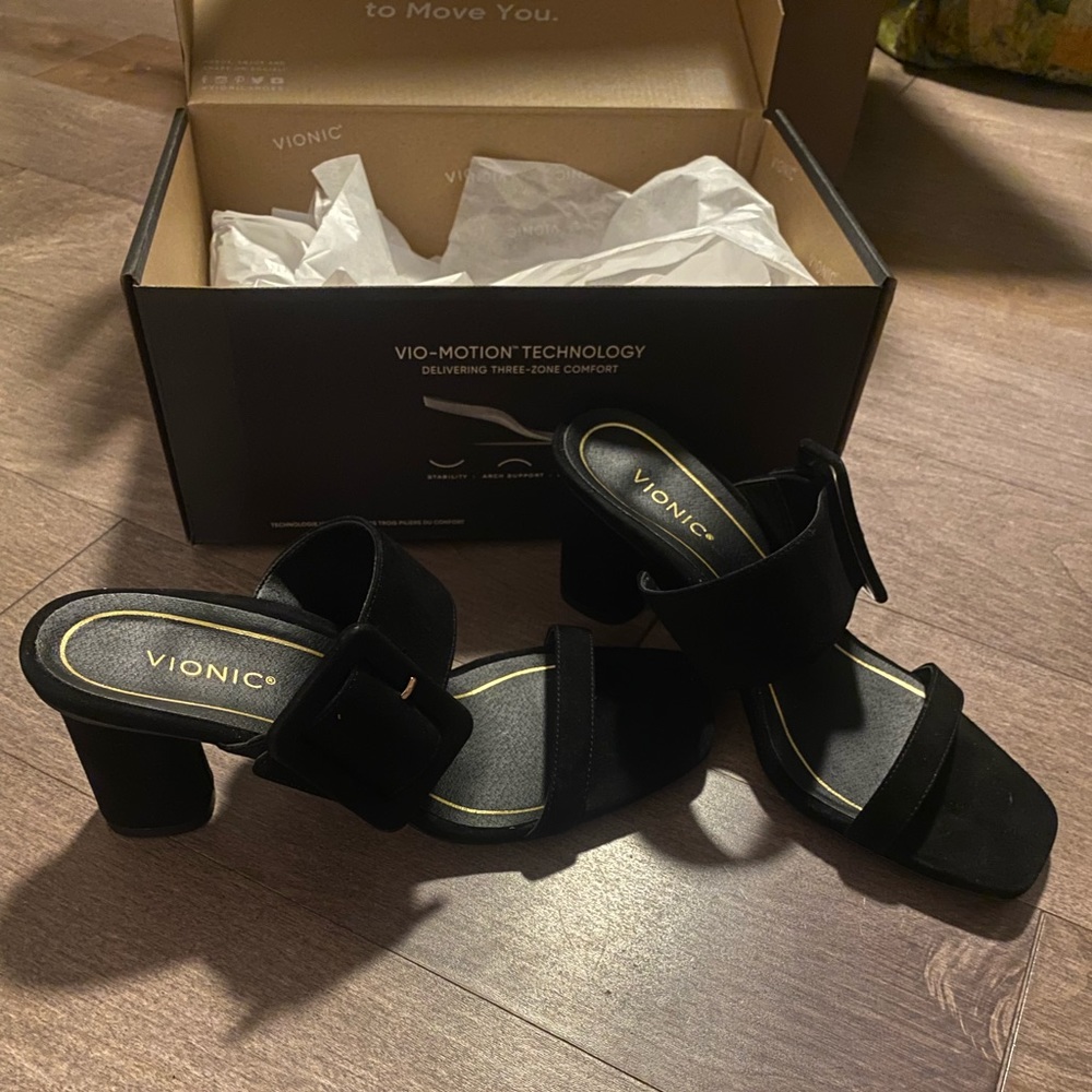Vionic Brookell Heeled Sandal. Size 7.5